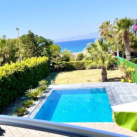 Sea Front Private With Salt Pool Çeşme