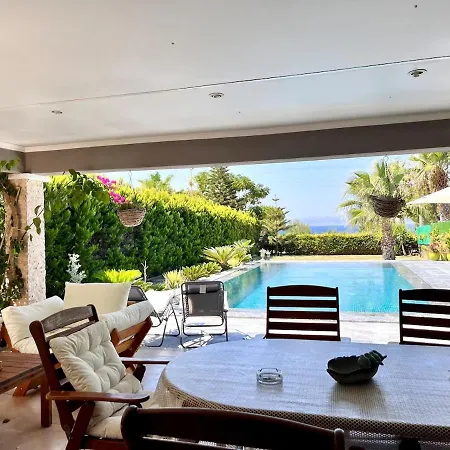 Sea Front Private With Salt Pool Vilă