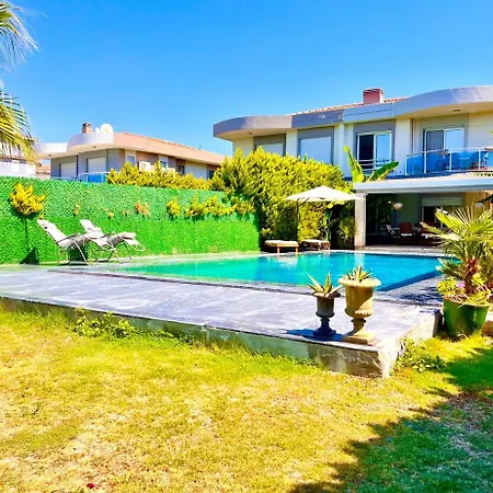 Sea Front Private With Salt Pool Çeşme