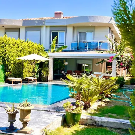 Sea Front Private With Salt Pool Çeşme