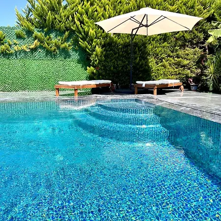 Sea Front Private With Salt Pool